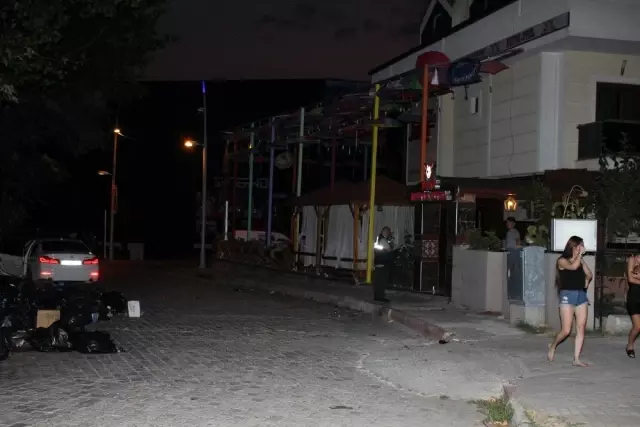 Eğlence merkezindeki kavgada silahlar konuştu: 3 yaralı Eğlence merkezindeki kavgada silahlar konuştu: 3 yaralı