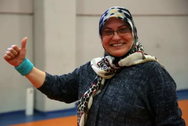 Eyüpsultanlı kadınlar, pilates ve zumba yaparak form tutuyor Eyüpsultanlı kadınlar, pilates ve zumba yaparak form tutuyor