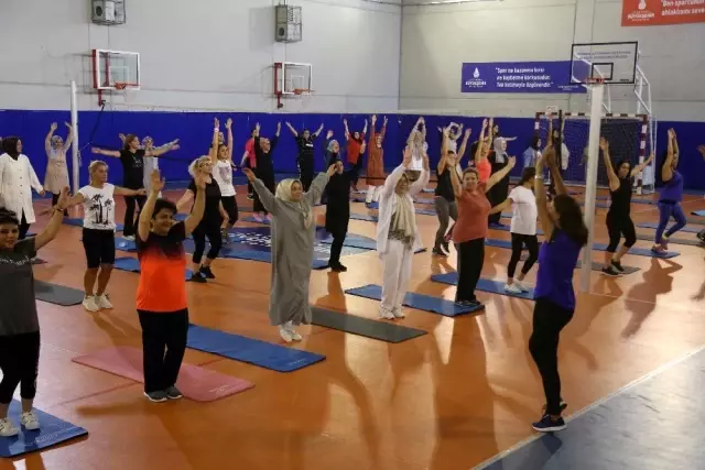 Eyüpsultanlı kadınlar, pilates ve zumba yaparak form tutuyor Eyüpsultanlı kadınlar, pilates ve zumba yaparak form tutuyor