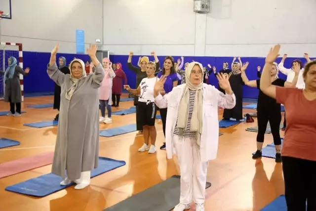 Eyüpsultanlı kadınlar, pilates ve zumba yaparak form tutuyor Eyüpsultanlı kadınlar, pilates ve zumba yaparak form tutuyor