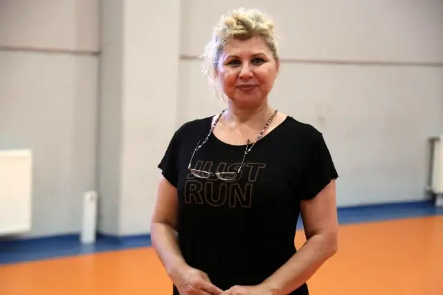 Eyüpsultanlı kadınlar, pilates ve zumba yaparak form tutuyor Eyüpsultanlı kadınlar, pilates ve zumba yaparak form tutuyor