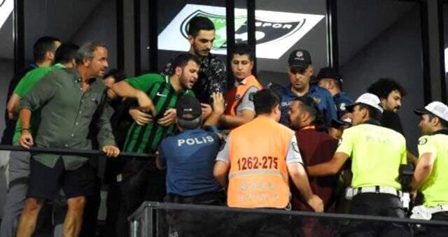 Galatasaray, Denizlispor maçından sonra Hasan Şaş ile tartışan taraftarlara dava açacak!