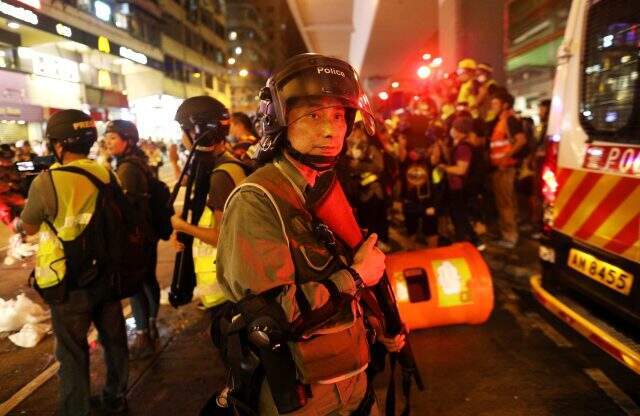 Hong Kong'da hükümet karşıtı protestolar yağmura rağmen devam ediyor