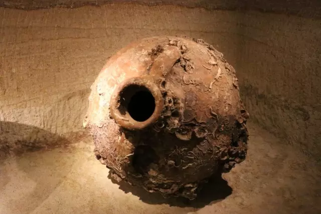 Kapadokya'da 2 bin yıllık anforalar sergileniyor Kapadokya'da 2 bin yıllık anforalar sergileniyor