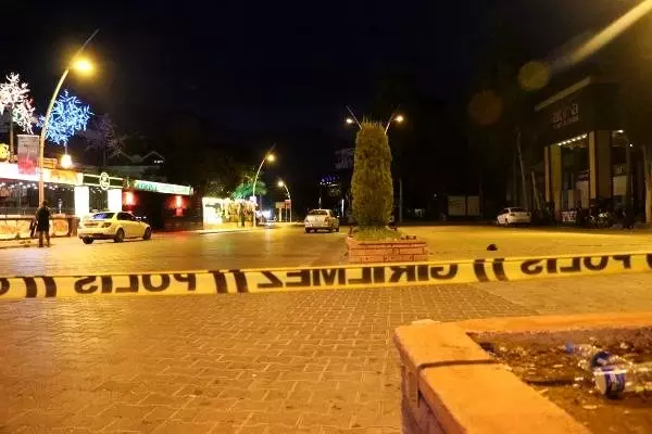 Kemer'de silahlı kavga: 3 yaralı Kemer'de silahlı kavga: 3 yaralı