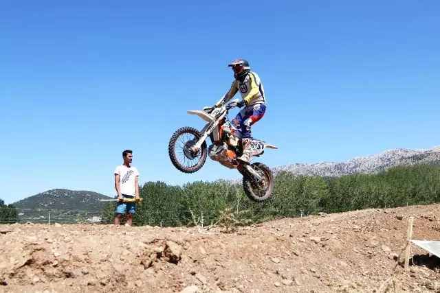 Seydikemer'de şehit Yasin Ağır anısına Süper Enduro Yarışı yapıldı Seydikemer'de şehit Yasin Ağır anısına Süper Enduro Yarışı yapıldı