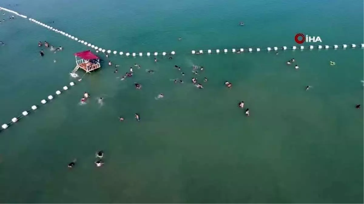 Sıcakta bunalanlar Hazar Gölü'nde serinliyor...Plajlar havadan görüntülendi