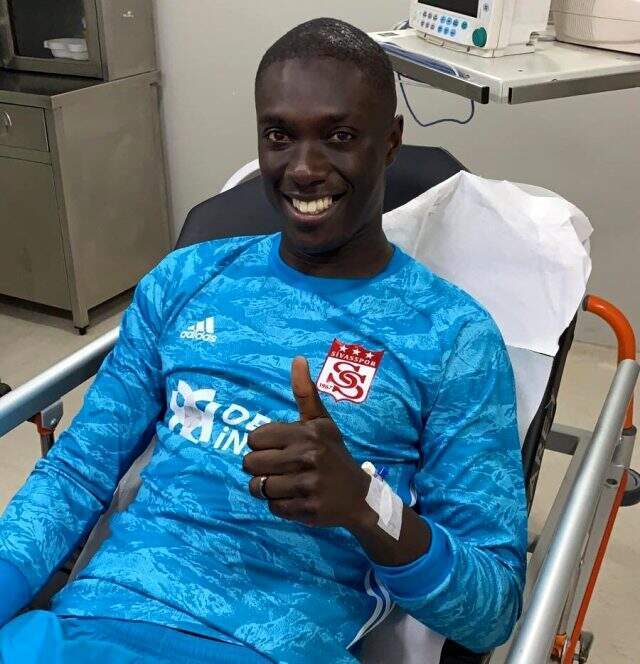 Sivasspor kalecisi Samassa taburcu edildi