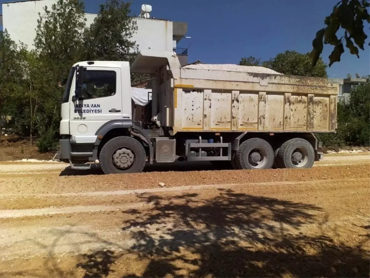 Yeni Mahalle'de asfalt çalışması