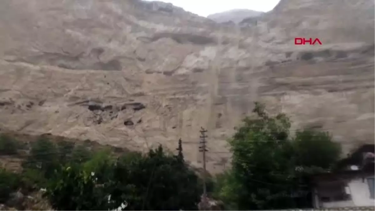 1 Saat süren yağış kayalıklarda şelale oluşturdu