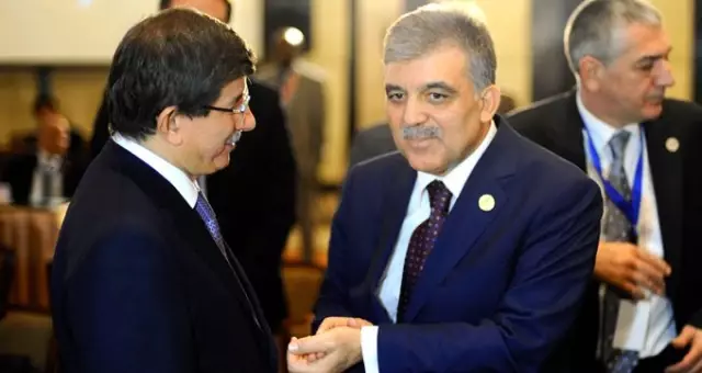 Ahmet Davutoğlu ve Abdullah Gül'den HDP'li belediyelere kayyum atanmasına tepki