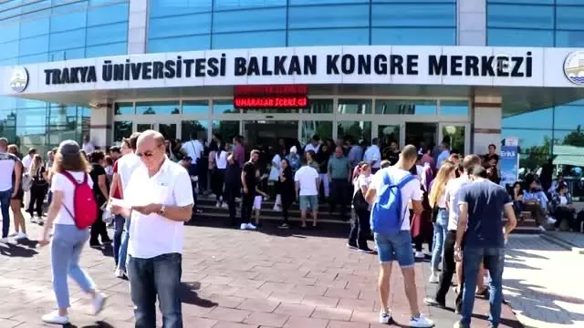 Anne ve babasıyla