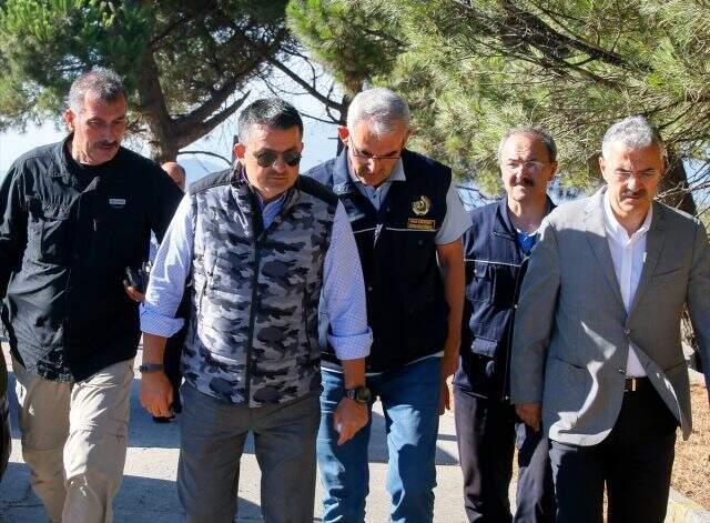 Bakan Pakdemirli İzmir'deki bilançoyu açıkladı: 500 hektarlık alan yandı