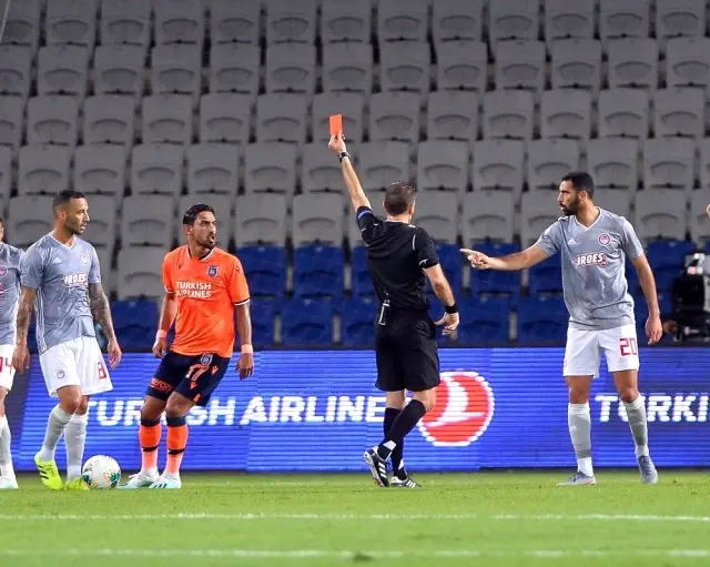Başakşehir 36 hafta sonra kızardı! Başakşehir 36 hafta sonra kızardı!
