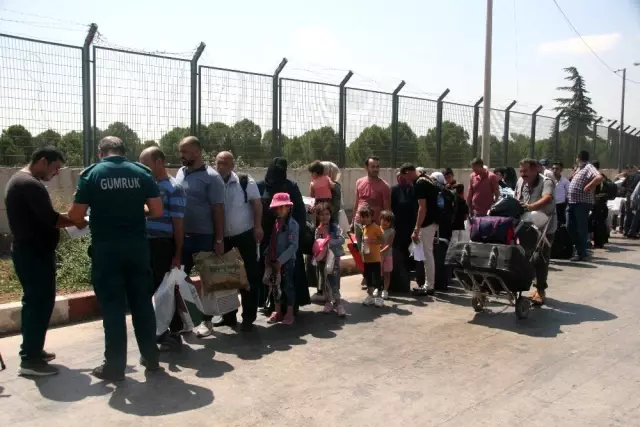 Bayramı ülkelerinde geçiren Suriyelilerin dönüşü başladı Bayramı ülkelerinde geçiren Suriyelilerin dönüşü başladı