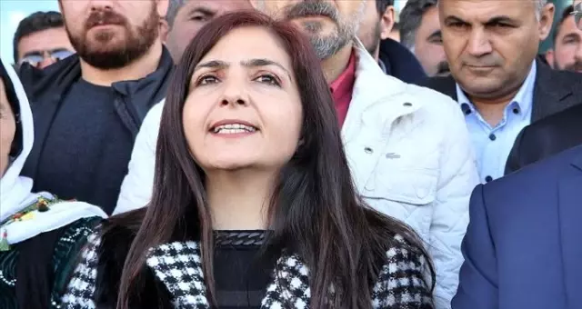 Belediye Başkanlığı görevinden alınan Bedia Özgökçe Ertan kimdir, kaç yaşındadır?