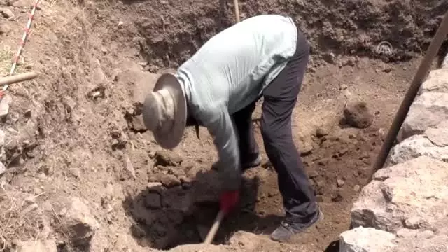 Bitlis Kalesi'nde Bizans ve Osmanlı sikkeleri bulundu Bitlis Kalesi'nde Bizans ve Osmanlı sikkeleri bulundu