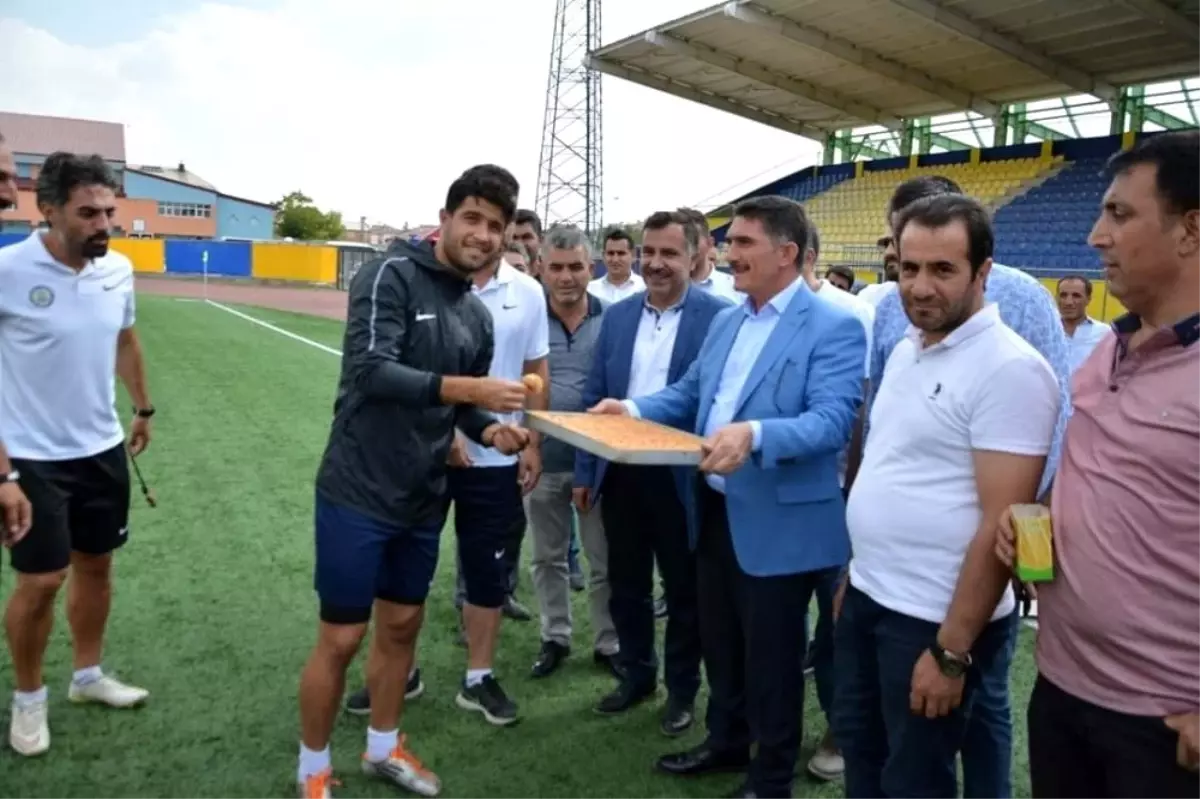 Çelebi'den Ağrıspora moral ziyareti