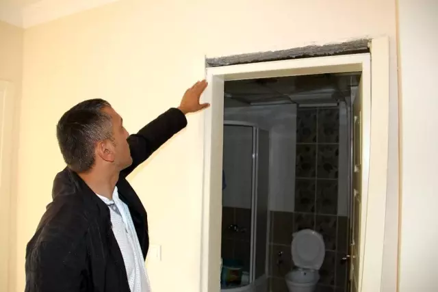 Çelik kapı ve duvarlar yıkıldı Çelik kapı ve duvarlar yıkıldı