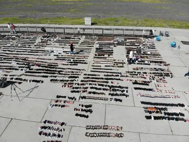 Eminönü'nde sular altında kalan ayakkabılar Yenikapı'da kurutmaya bırakıldı
