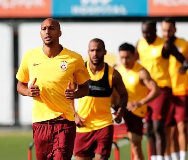 Galatasaray'da Nzonzi ilk antrenmanına çıktı Galatasaray'da Nzonzi ilk antrenmanına çıktı