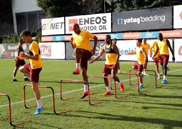 Galatasaray'da Nzonzi ilk antrenmanına çıktı Galatasaray'da Nzonzi ilk antrenmanına çıktı