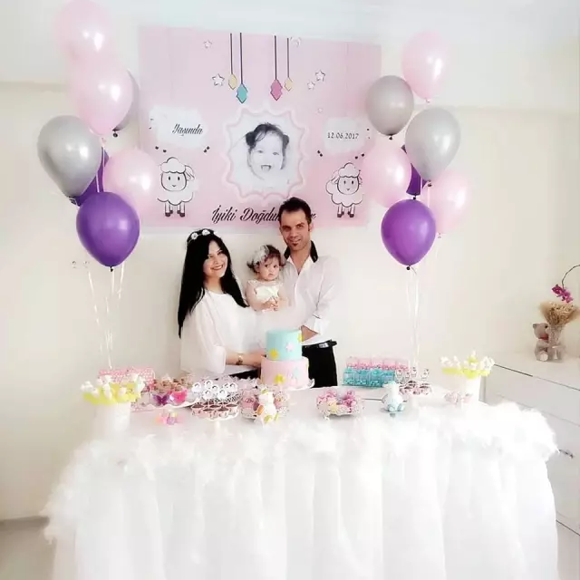 Geride mutlu fotoğrafları kaldı Geride mutlu fotoğrafları kaldı