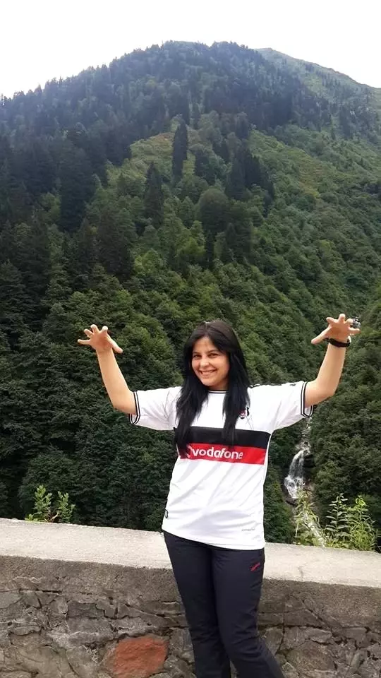 Geride mutlu fotoğrafları kaldı Geride mutlu fotoğrafları kaldı
