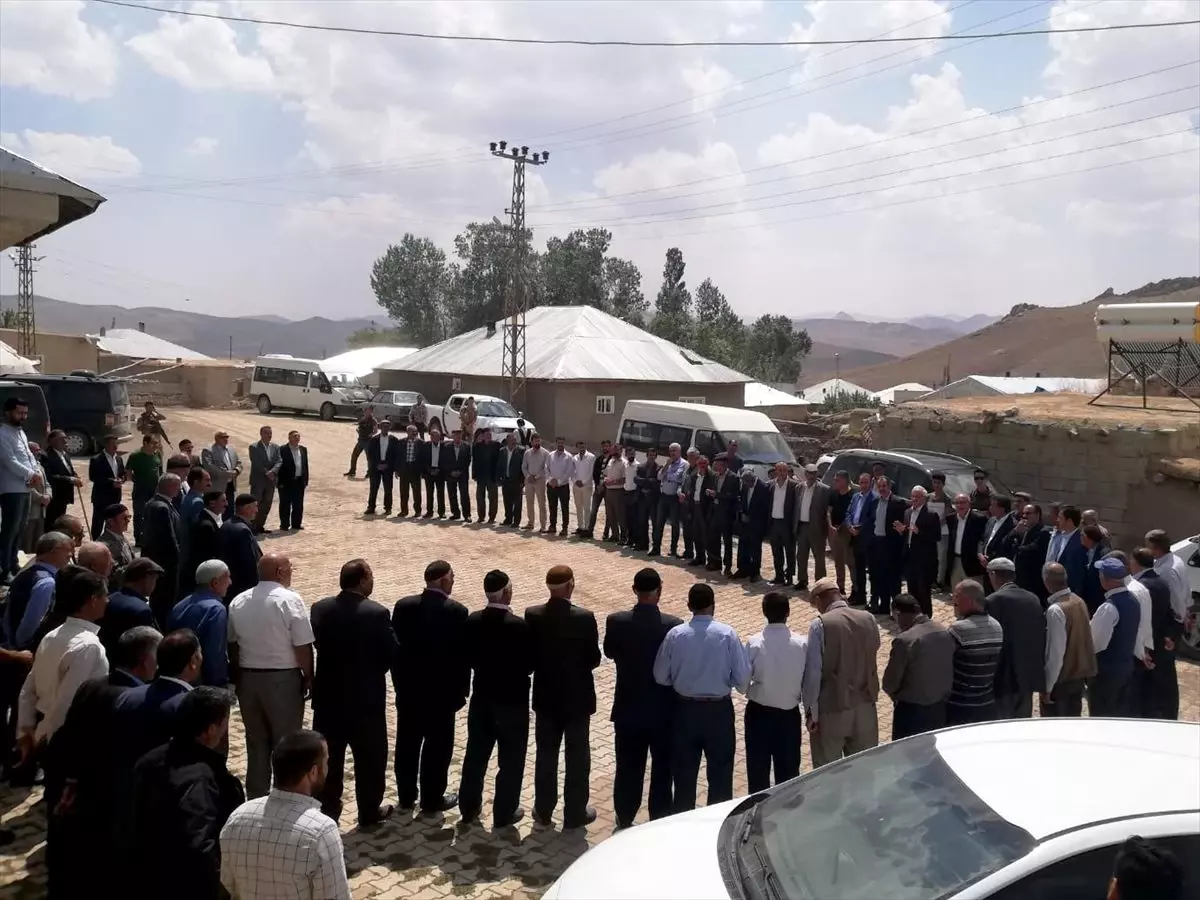 Gürpınar'da husumetli aileler barıştırıldı