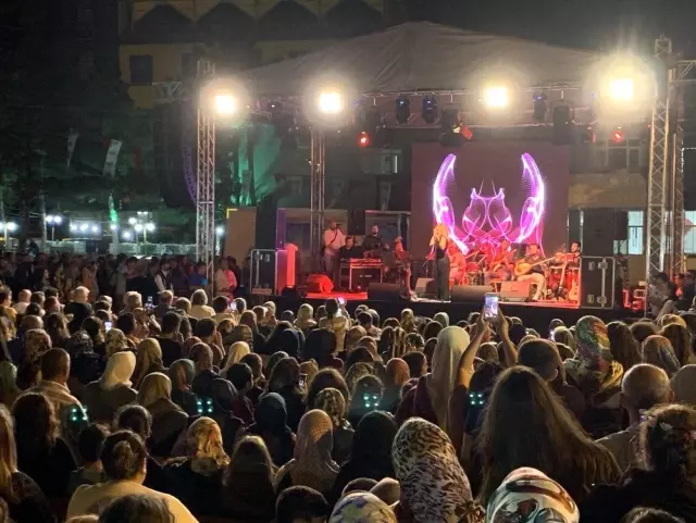 Hüyük Kültür, Sanat ve Gençlik Festivali'nde sanat şöleni yaşandı Hüyük Kültür, Sanat ve Gençlik Festivali'nde sanat şöleni yaşandı