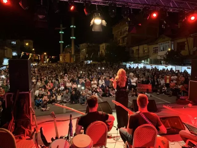Hüyük Kültür, Sanat ve Gençlik Festivali'nde sanat şöleni yaşandı Hüyük Kültür, Sanat ve Gençlik Festivali'nde sanat şöleni yaşandı