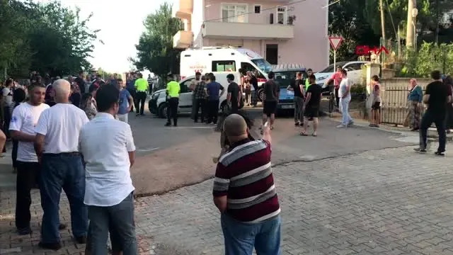Kaza yapan otomobil hamakta yatan çocuğun üzerine düştü: 2 yaralı