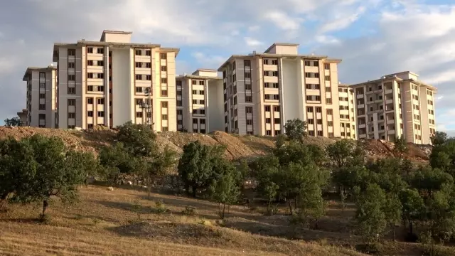 Kırıkkale'de emekliler TOKİ'den ev sahibi oldu Kırıkkale'de emekliler TOKİ'den ev sahibi oldu