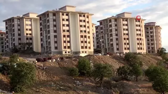 Kırıkkale'de emekliler TOKİ'den ev sahibi oldu Kırıkkale'de emekliler TOKİ'den ev sahibi oldu