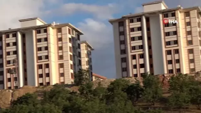 Kırıkkale'de emekliler TOKİ'den ev sahibi oldu Kırıkkale'de emekliler TOKİ'den ev sahibi oldu