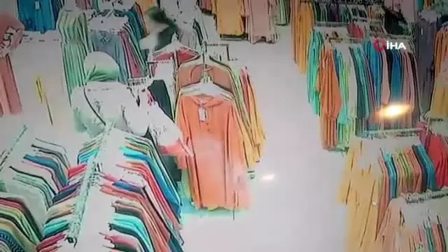 Küçük çocuğun tehlikeli oyunu, iş yerini yakıyordu