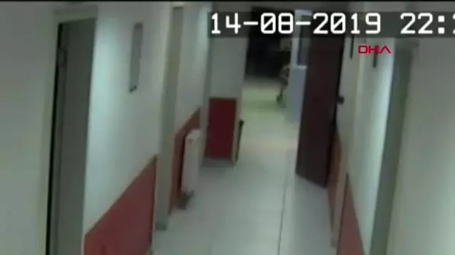 KÜÇÜKÇEKMECE'DE HALI SAHA'DA HIRSIZLIK YAPAN ŞÜPHELİ KAMERADA