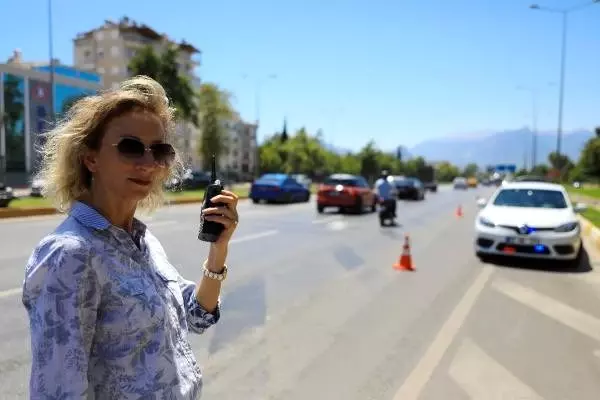 Polis memuru Zehra, hız yapanı affetmiyor