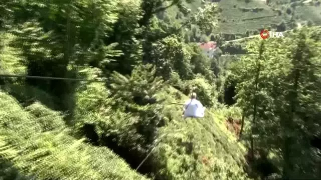 Rize'de ilkel teleferik ile yolculuk Rize'de ilkel teleferik ile yolculuk