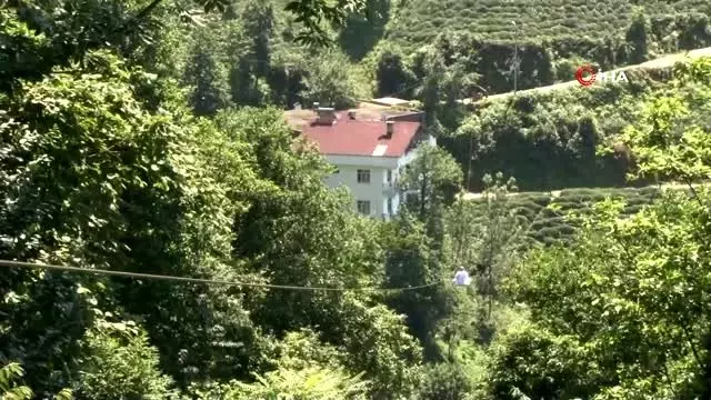 Rize'de ilkel teleferik ile yolculuk Rize'de ilkel teleferik ile yolculuk