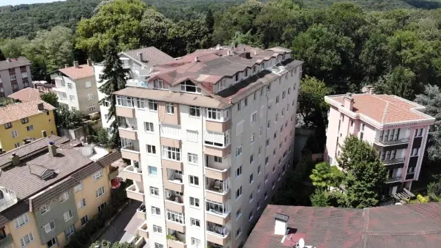 Sarıyer'de iki ana kolonu patlayan 9 katlı binanın son durumu havadan görüntülendi Sarıyer'de iki ana kolonu patlayan 9 katlı binanın son durumu havadan görüntülendi