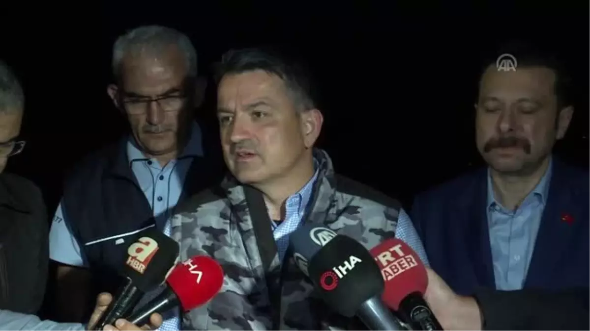 Tarım ve Orman Bakanı Pakdemirli: 'Şu anda aktif 4 yangınla mücadele ediyoruz' - İZMİR