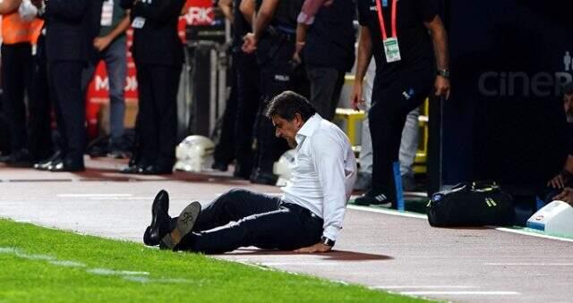 Ünal Karaman'ın zor anları! Bir anda yere düştü