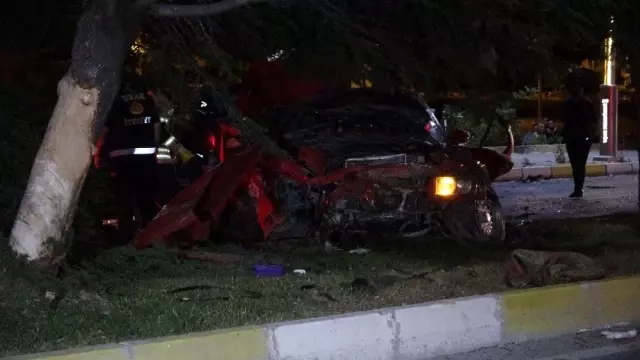 Uşak'ta ehliyetsiz sürücü faciası: 2 ölü, 1 yaralı Uşak'ta ehliyetsiz sürücü faciası: 2 ölü, 1 yaralı