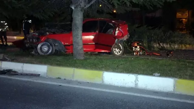 Uşak'ta ehliyetsiz sürücü faciası: 2 ölü, 1 yaralı Uşak'ta ehliyetsiz sürücü faciası: 2 ölü, 1 yaralı