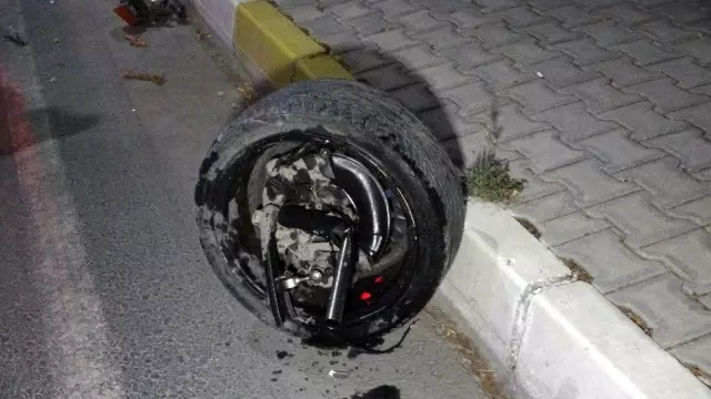 Uşak'ta ehliyetsiz sürücü faciası: 2 ölü, 1 yaralı Uşak'ta ehliyetsiz sürücü faciası: 2 ölü, 1 yaralı