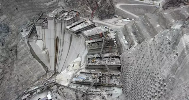 Yusufeli Barajı ve HES'te yüzde 70 oranında fiziki gerçekleşme sağlandı