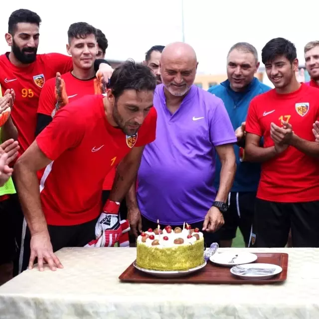 38'lik kaleciye Doğum Günü