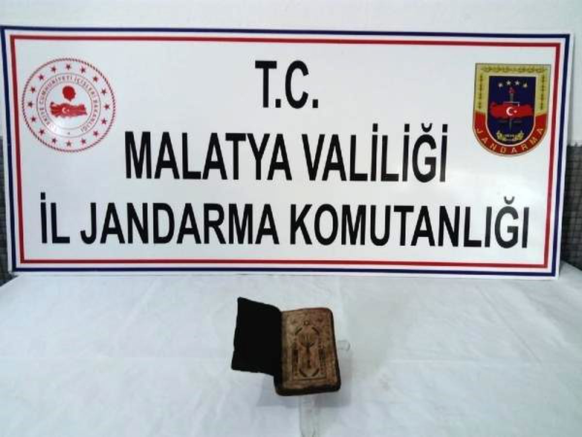 Malatya'da 5 milyon dolar değerinde 5 bin yıllık kitap ele geçirildi