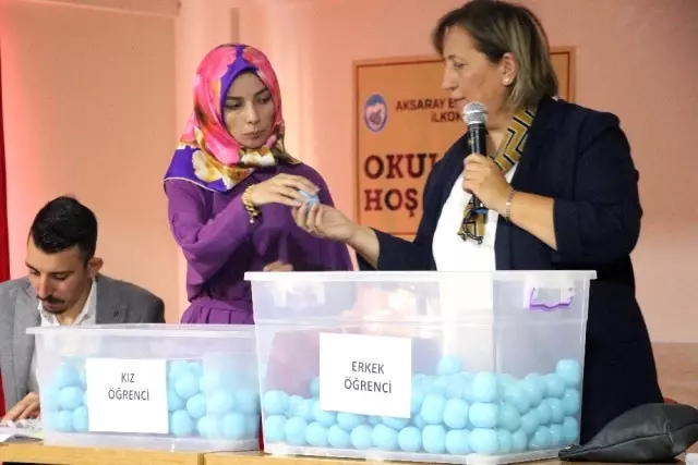 Aksaray'da 1. sınıf öğrencilerinin öğretmeni noter huzurunda çekilişle belirlendi Aksaray'da 1. sınıf öğrencilerinin öğretmeni noter huzurunda çekilişle belirlendi